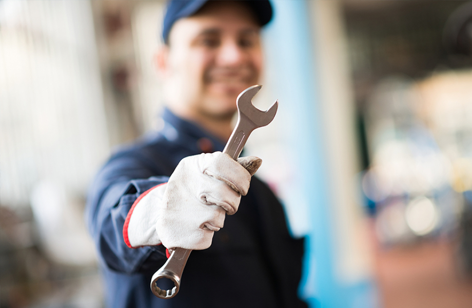 Gresan teknik servis ekibi bakım ve onarım çalışması yaparken